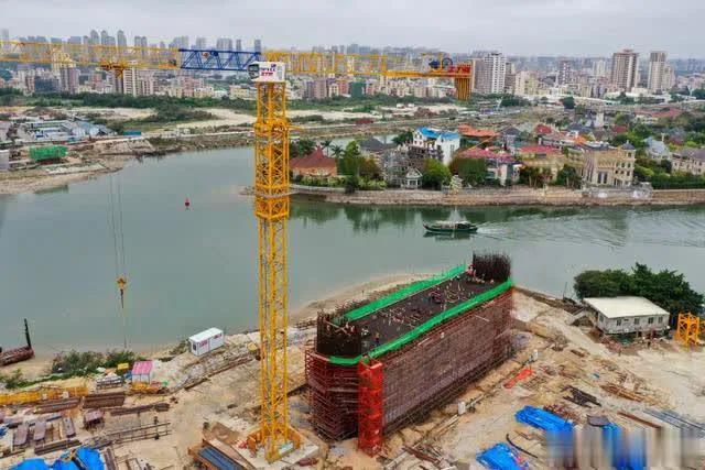 ZTM智能塔机王牌机型ZTT586助力新津河大桥建设